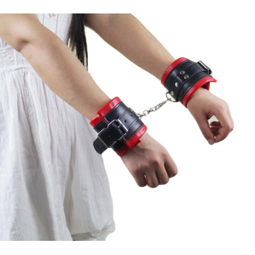 Classic Sex Handcuff Femmes Sexe Bondage Bondage Sexe Bracelet Manilles à main Chaîne métallique liée